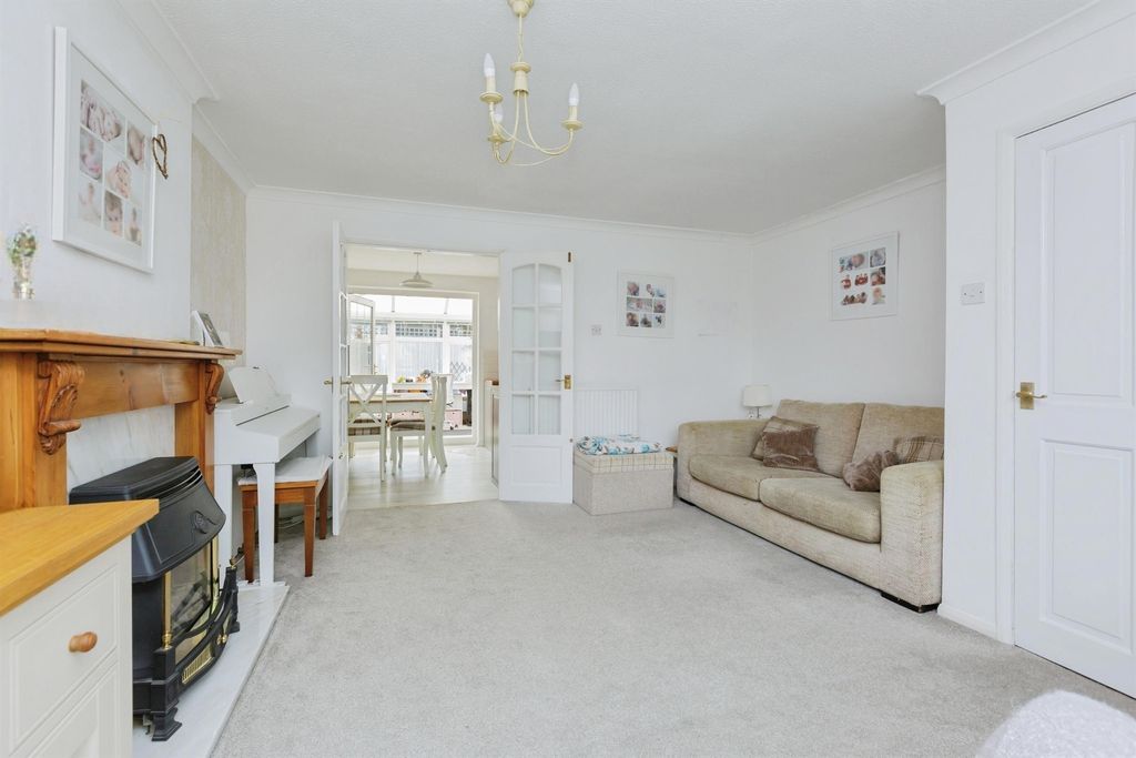 Property photo 2 of 17