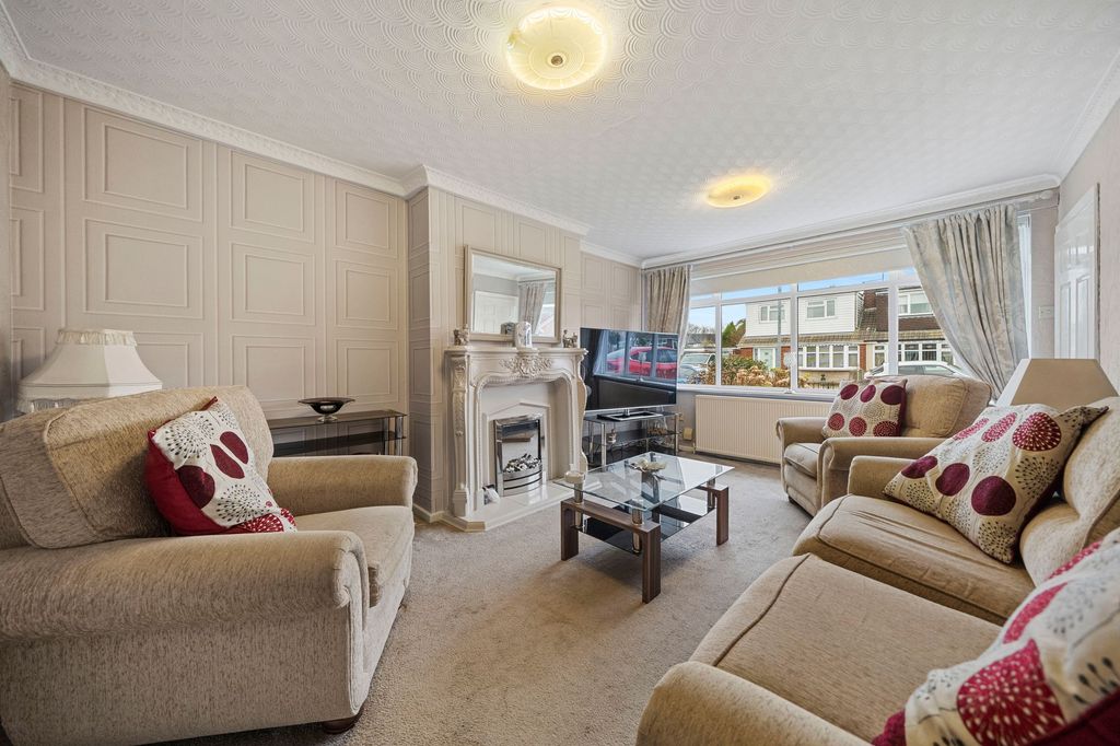 Property photo 2 of 20