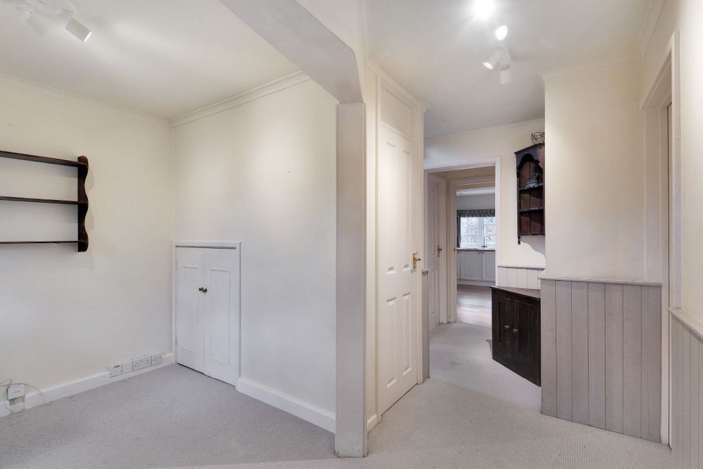 Property photo 2 of 28