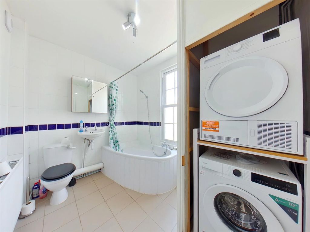 Property photo 3 of 9 Bathroom (15).Jpg