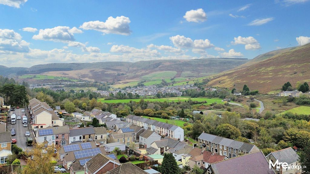 Property photo 2 of 33