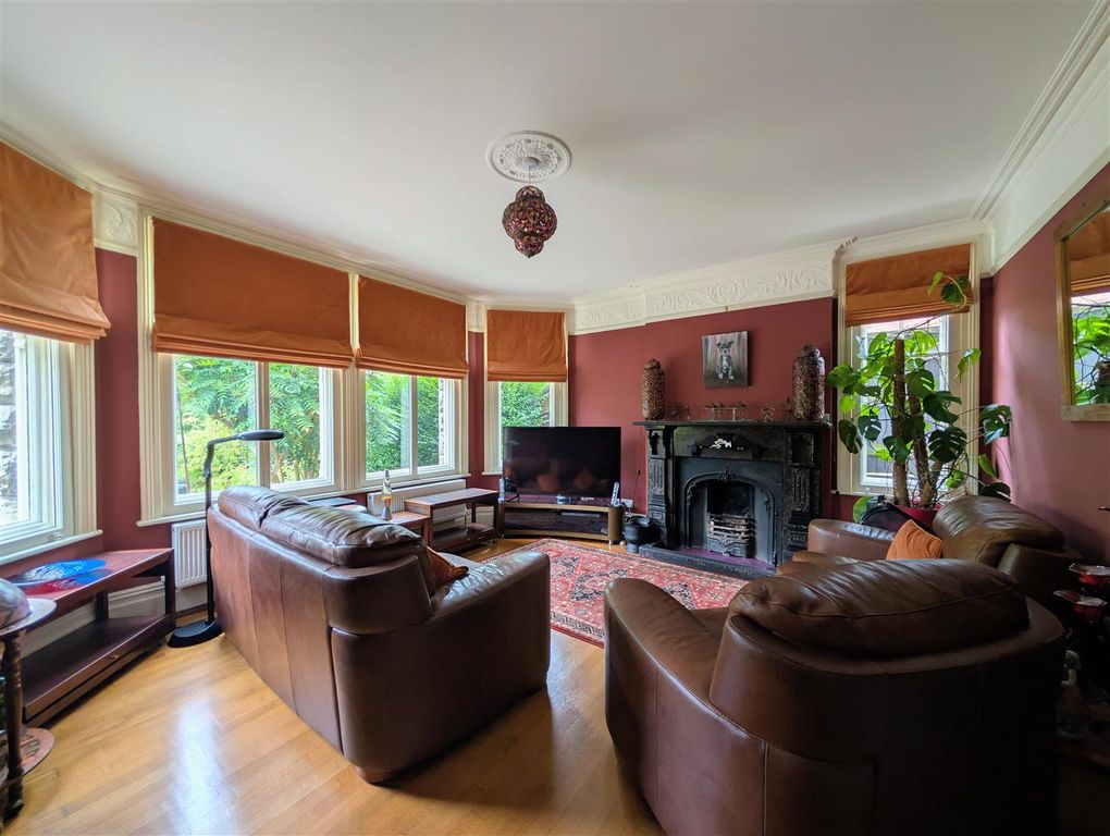 Property photo 2 of 30