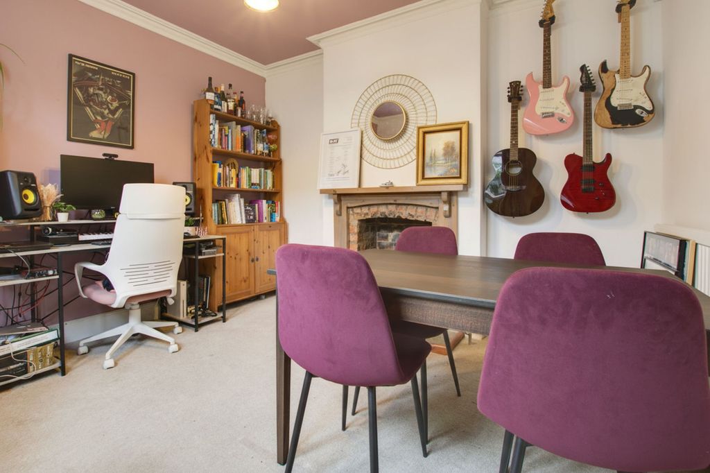 Property photo 2 of 24