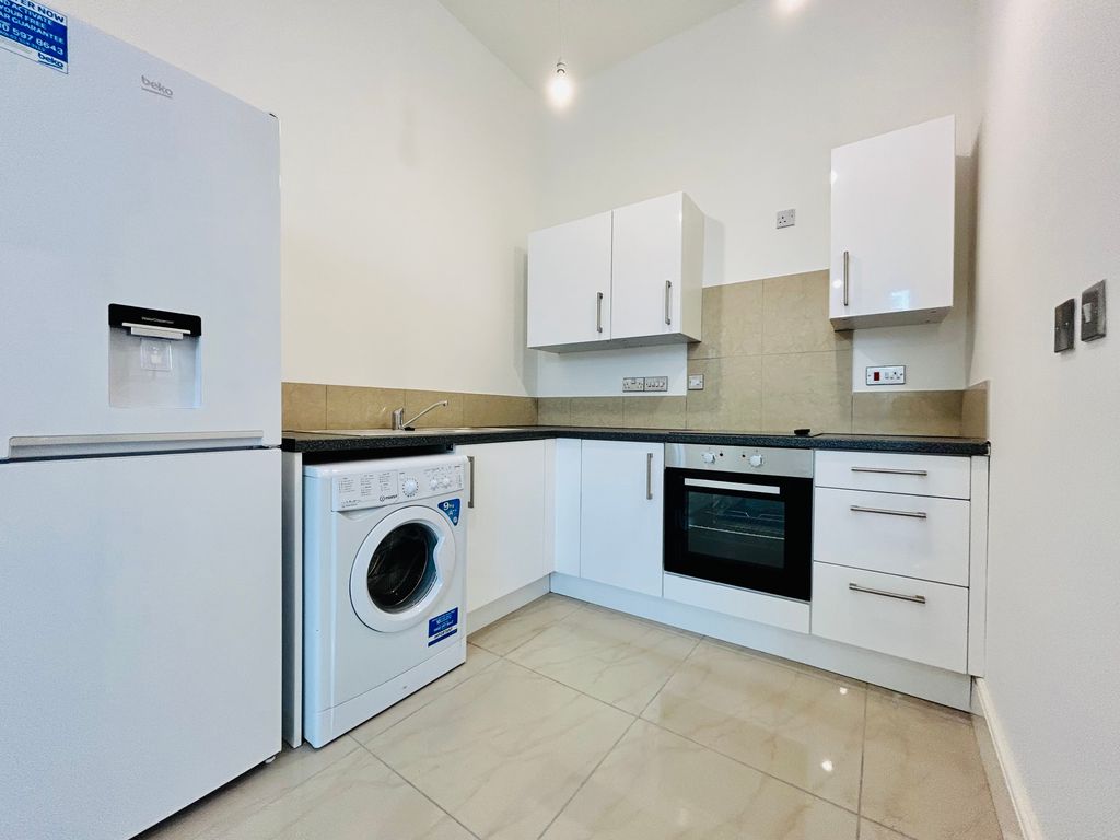 Property photo 2 of 6 Kitchen