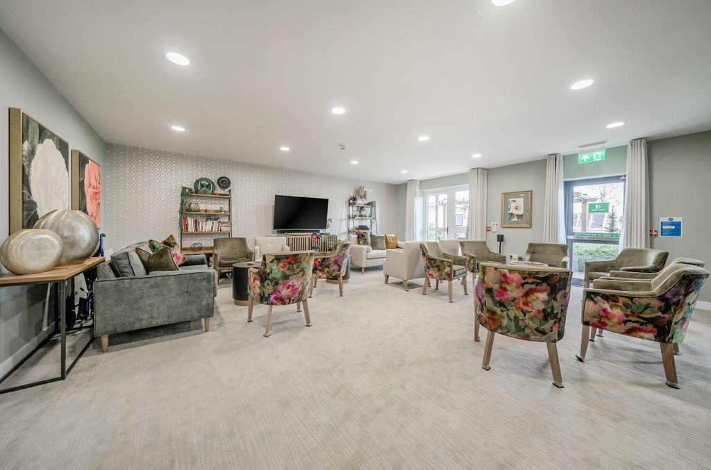 Additional image 10 of 2 bed flat for saleRoslin Place, Station Road, Hook RG27
