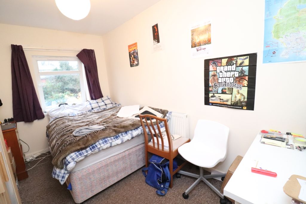 Property photo 3 of 6