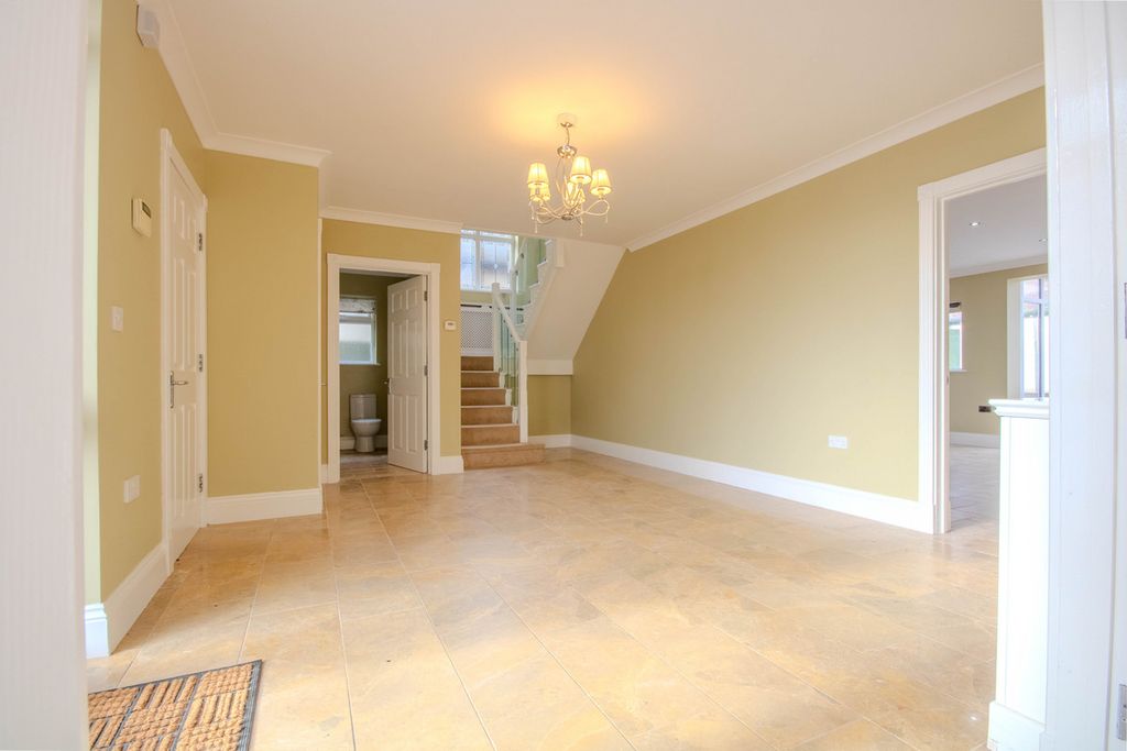 Property photo 3 of 39