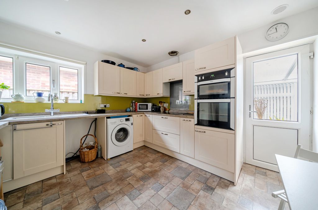 Property photo 2 of 14 Kitchen