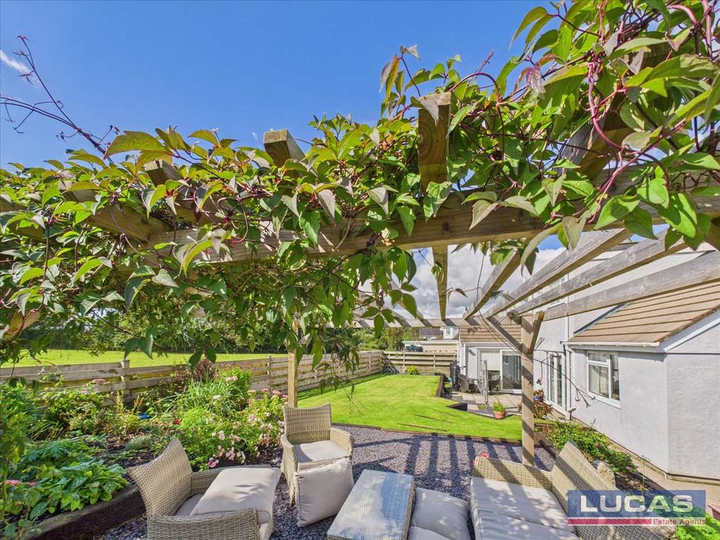 Property photo 3 of 33