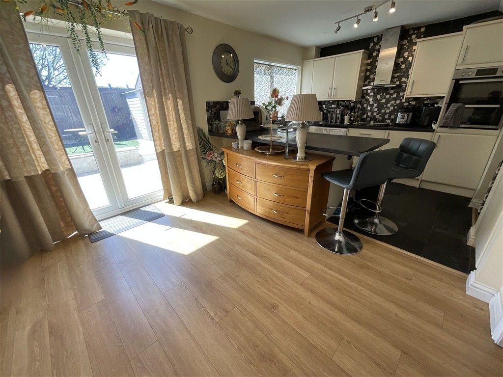 Property photo 2 of 9 Kitchen