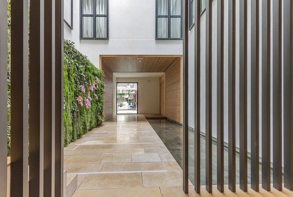 Property photo 2 of 17 Entrance