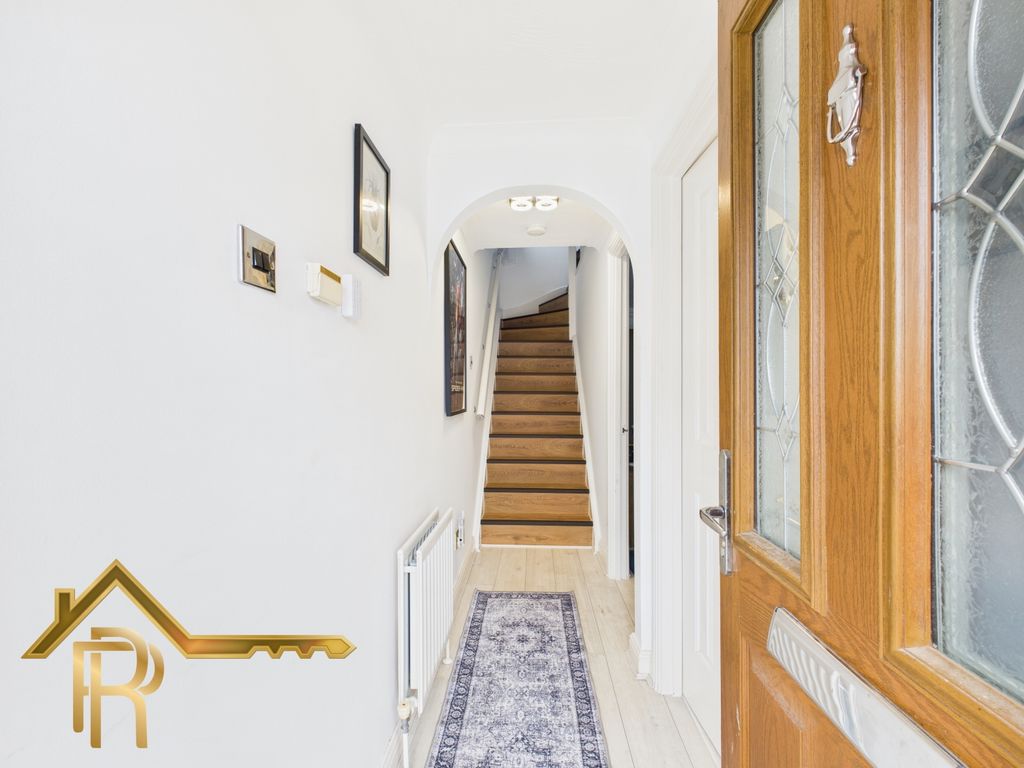 Property photo 2 of 16 Cam03016G0-Pr0044-Still001