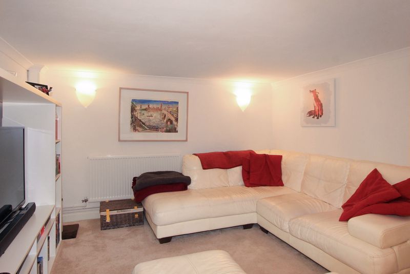 Property photo 3 of 12 Photo 8