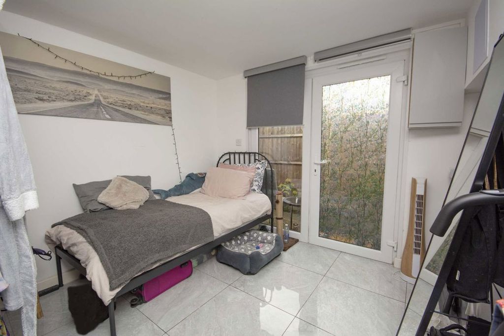 Property photo 1 of 4