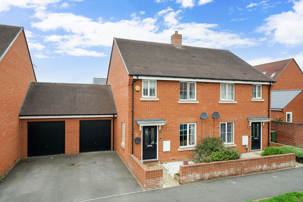 Property photo 1 of 14 15-Laxton-Road-5
