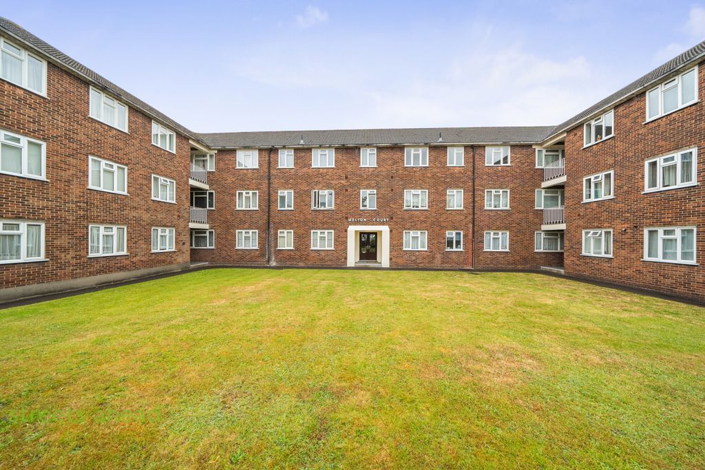 Property photo 1 of 12 17684F60-3c3c-46c...