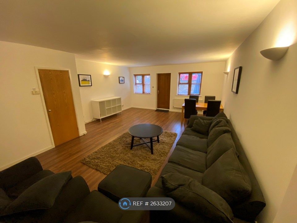 Property photo 3 of 13 Lounge