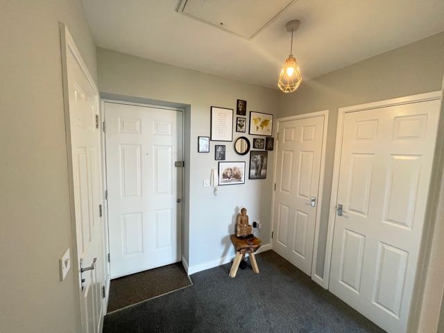 Property photo 3 of 7 Hallway