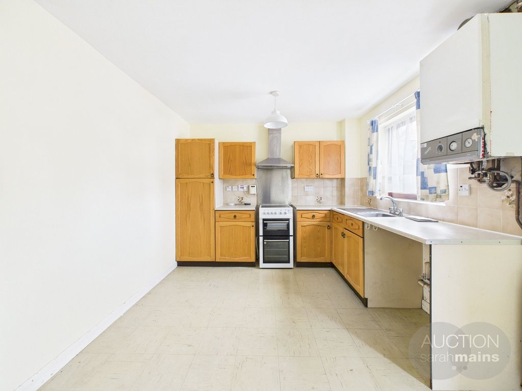 Property photo 2 of 8 Kitchen