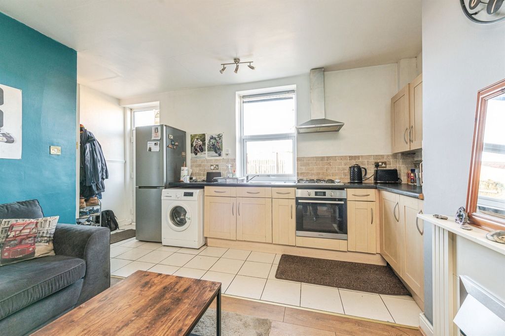 Property photo 3 of 7