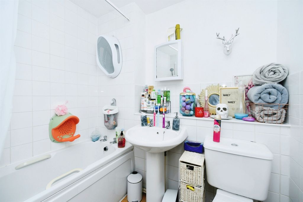 Additional image 8 of 2 bed flat for saleBalcombe Road, Peacehaven BN10