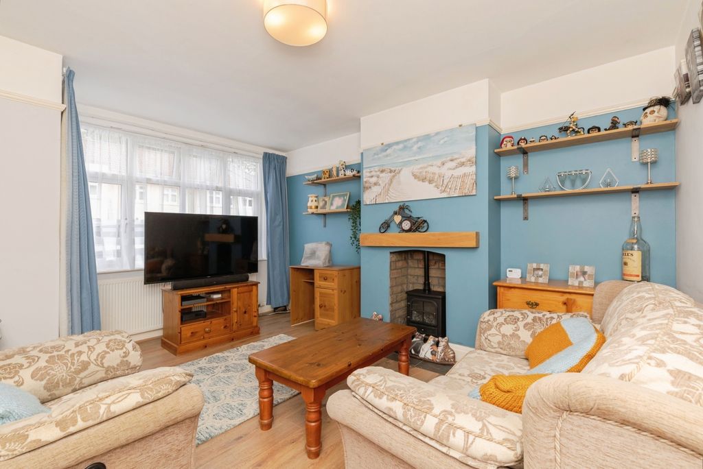 Property photo 2 of 17 Photo
