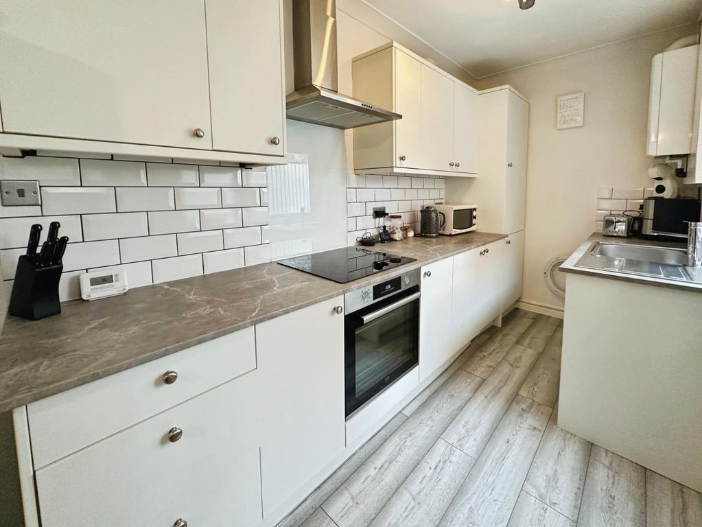 Property photo 2 of 14 Kitchen