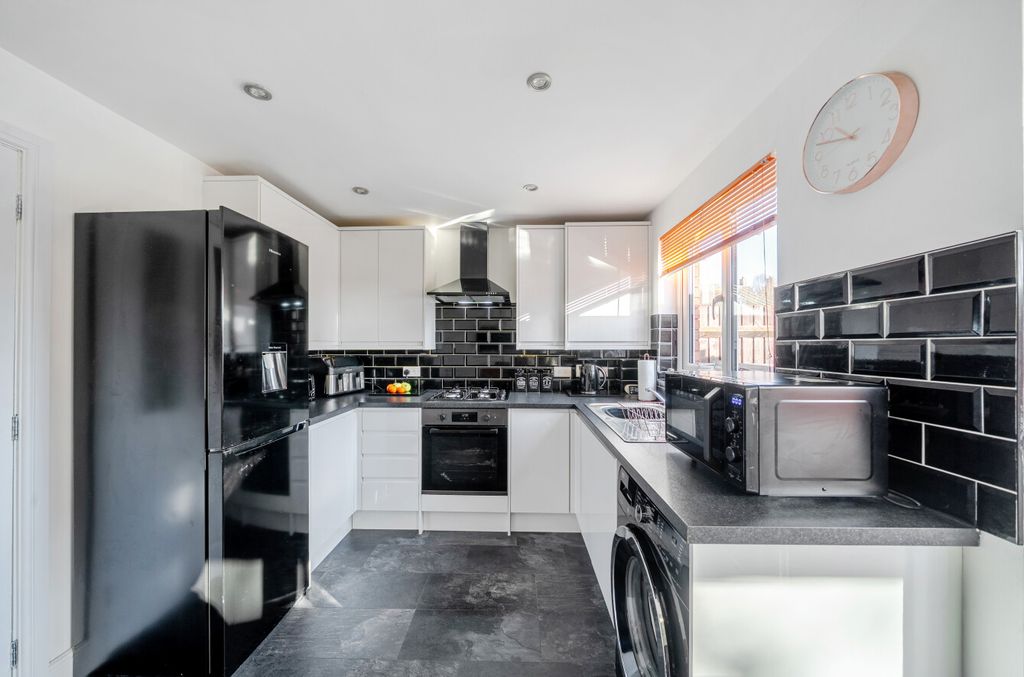 Property photo 3 of 12 14081061069833c546F521