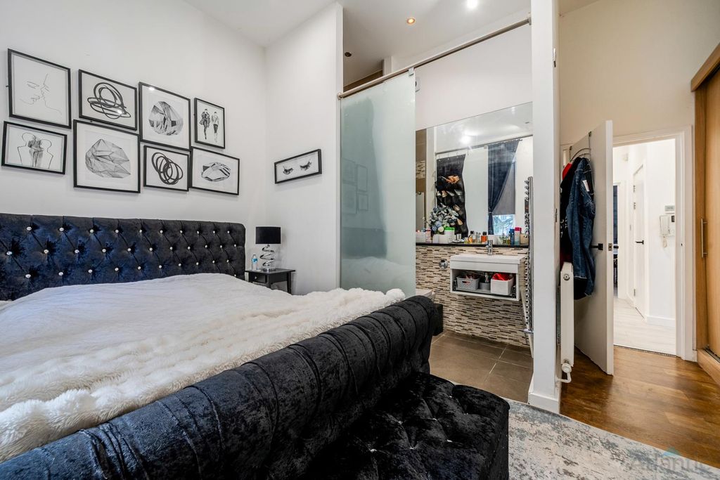 Property photo 3 of 12 Gallery