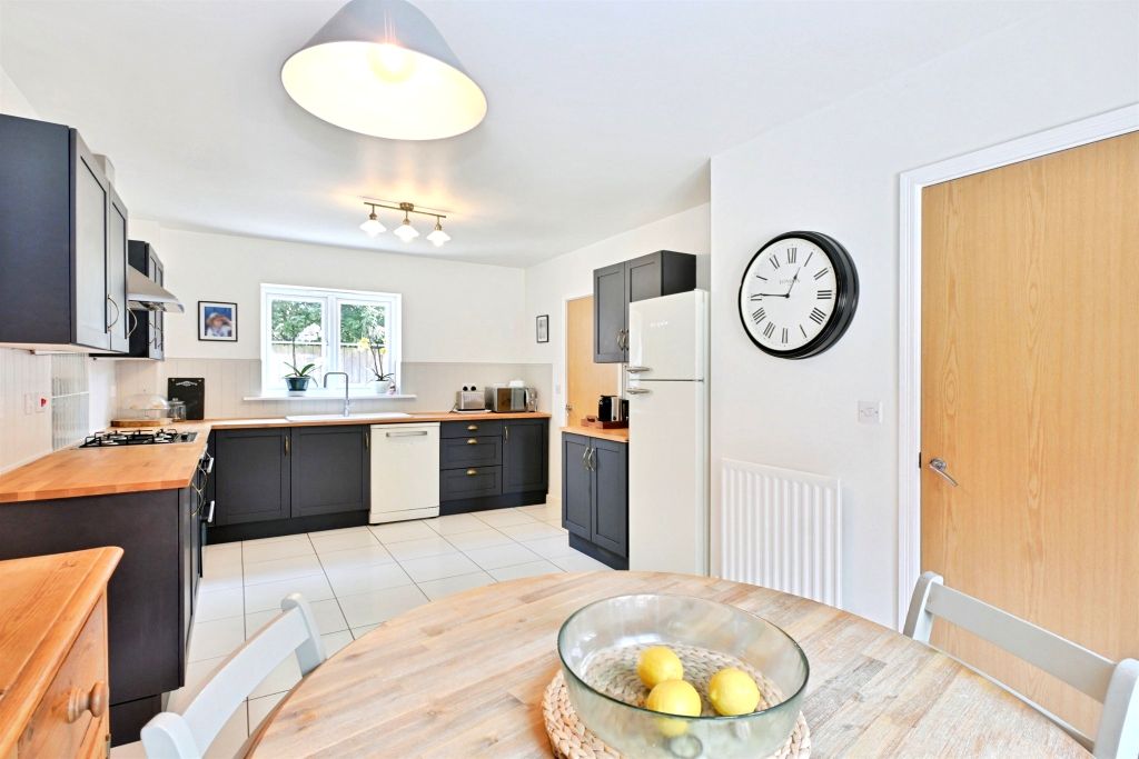 Property photo 3 of 14 Kitchen/Diner