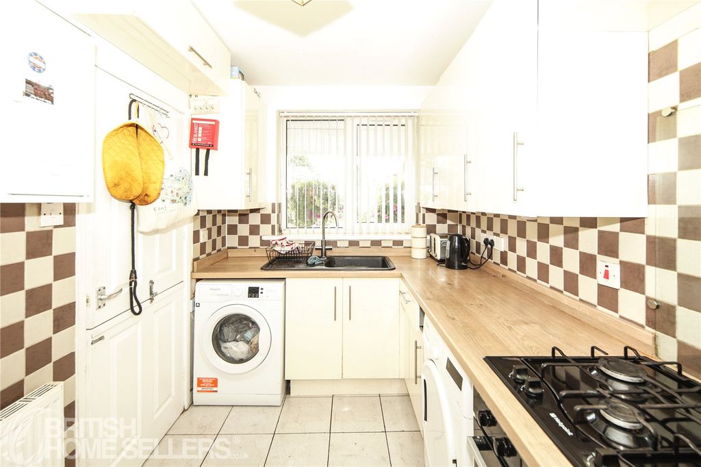 Property photo 2 of 16 Picture No. 13
