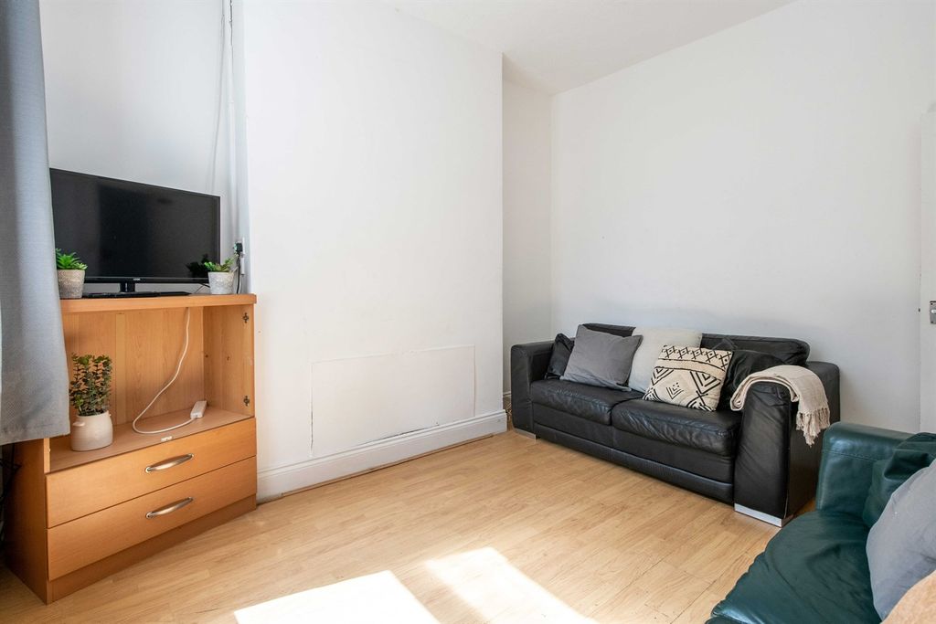 Property photo 2 of 7 (Main)