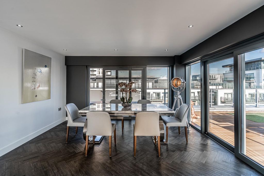 Property photo 3 of 22 Cavendishhouse-7.Jpg