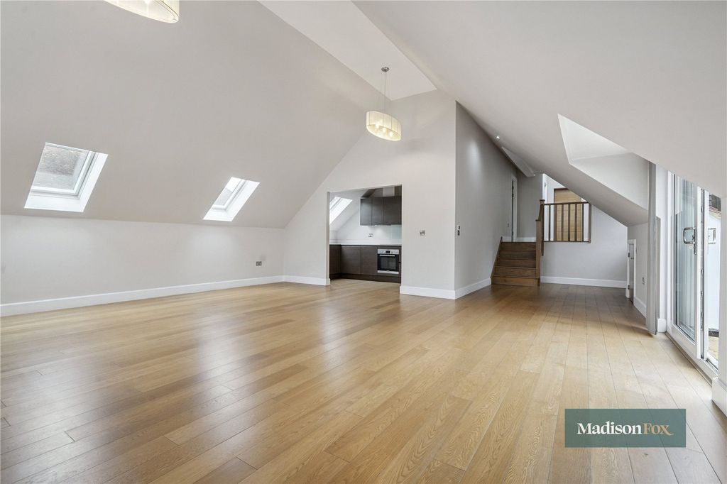 Property photo 3 of 21 Picture No. 16