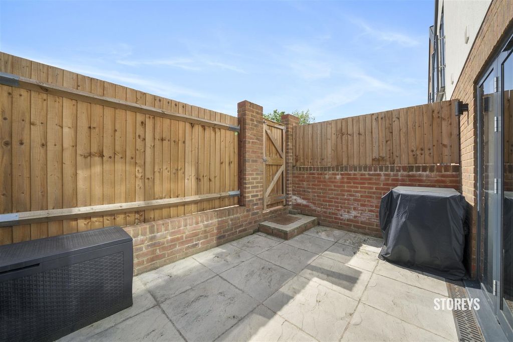 Property photo 2 of 31