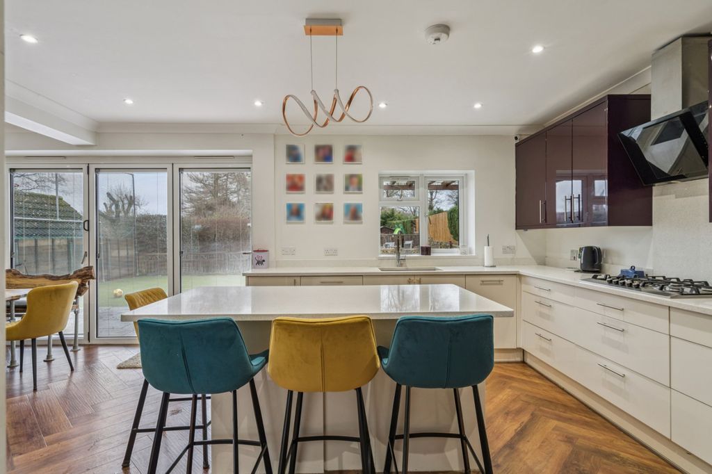 Property photo 2 of 28 Kitchen/Dining Area