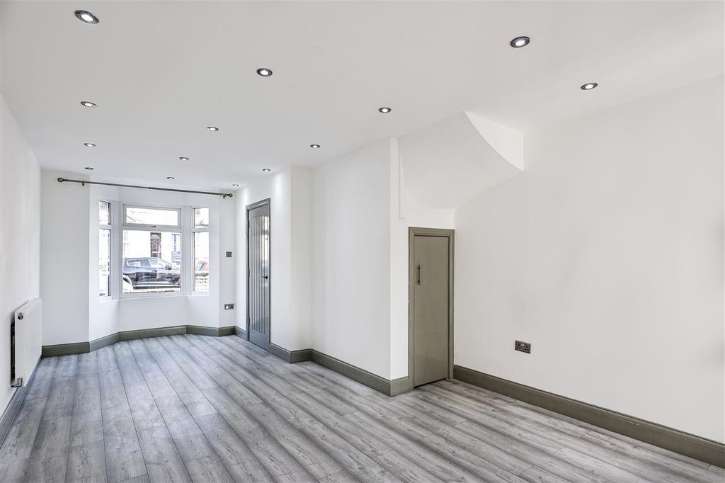 Property photo 2 of 15 Open Plan Living