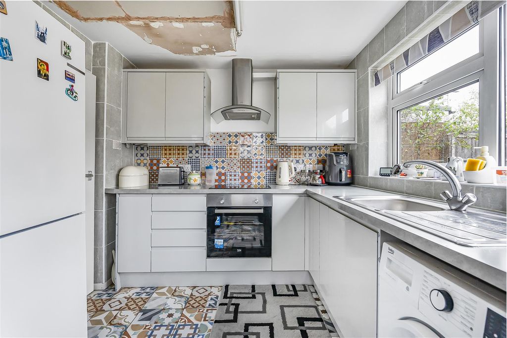 Property photo 3 of 19 6_65880.Jpg