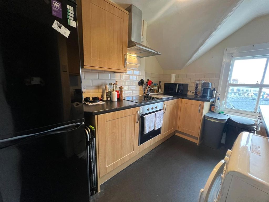 Property photo 3 of 6 Kitchen.Jpg