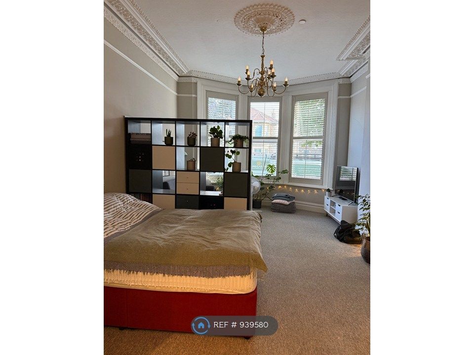 Property photo 3 of 5 Lounge / Bedroom