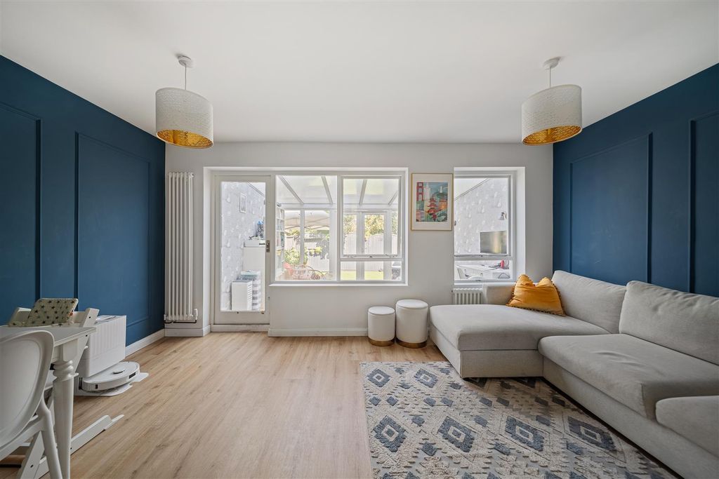 Property photo 1 of 19 Doctors Close-14.Jpg