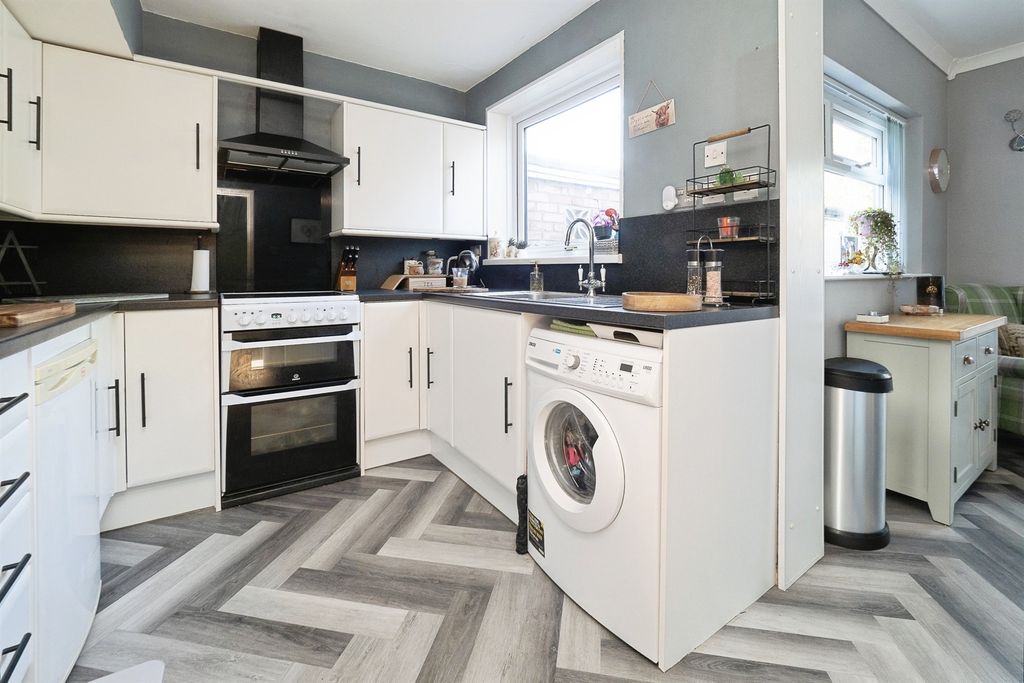 Property photo 2 of 18