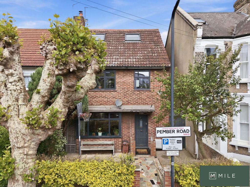 Property photo 2 of 16