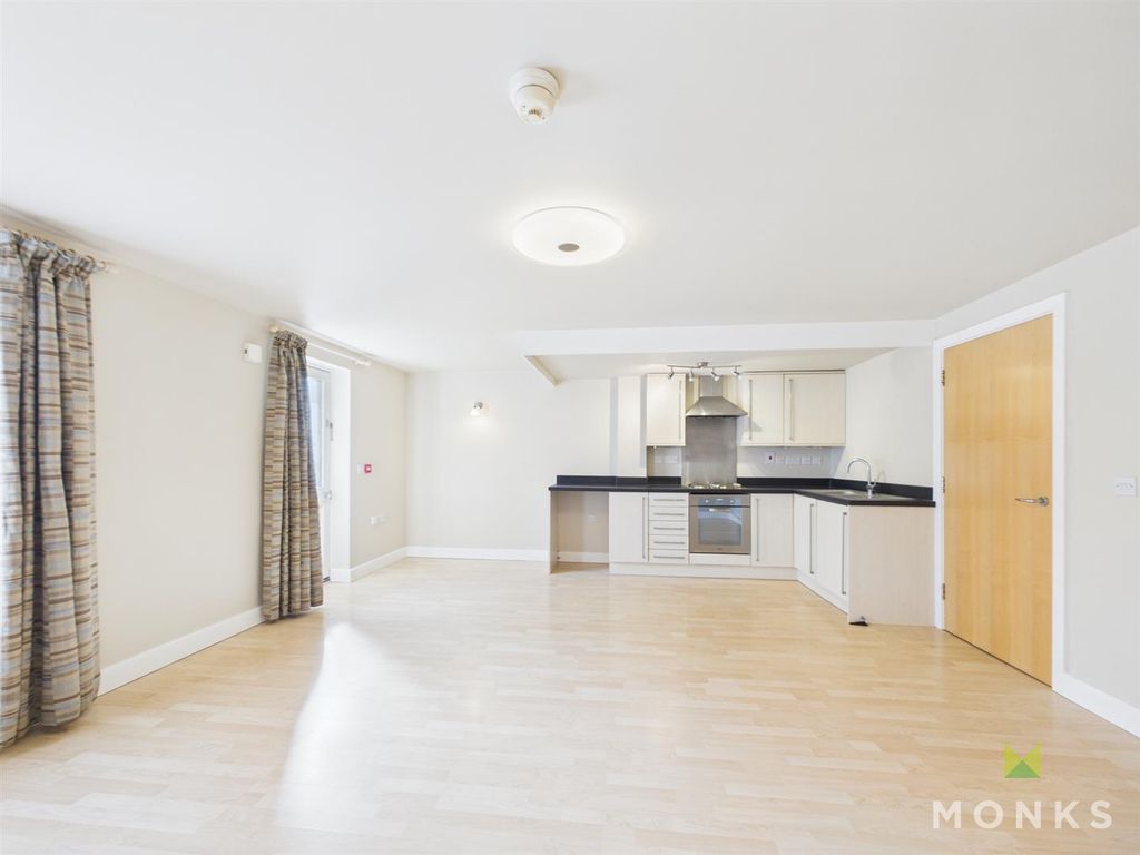 Property photo 2 of 7 Cam01348G0-Pr0746-Still018.Jpg