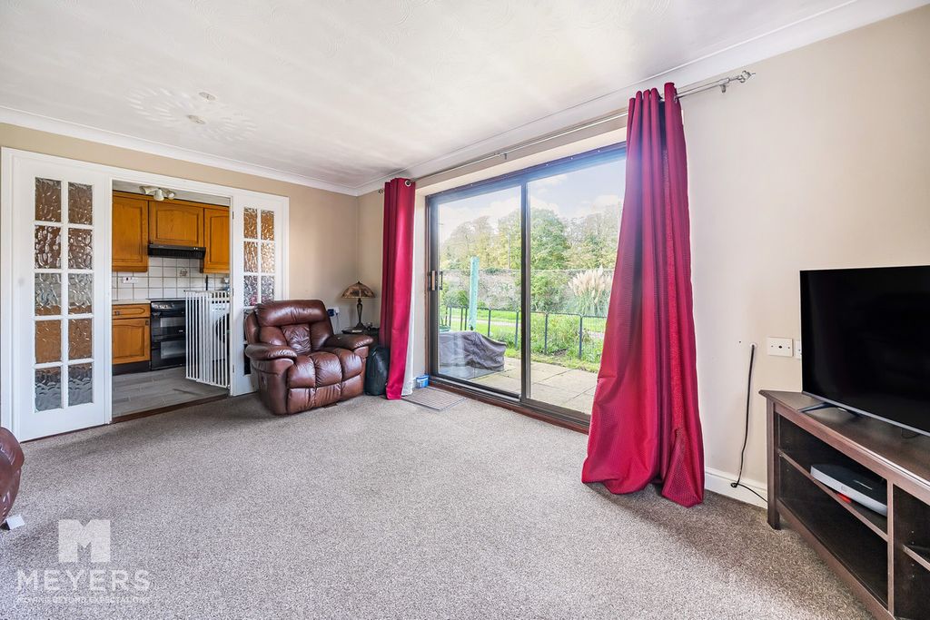 Property photo 2 of 20