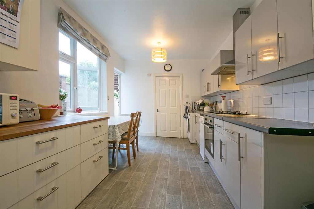 Property photo 2 of 11 Richmond Avenue Kitchen