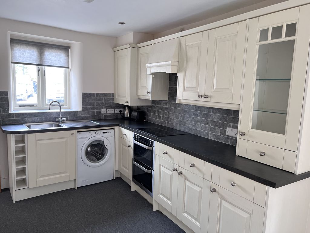 Property photo 2 of 10 B