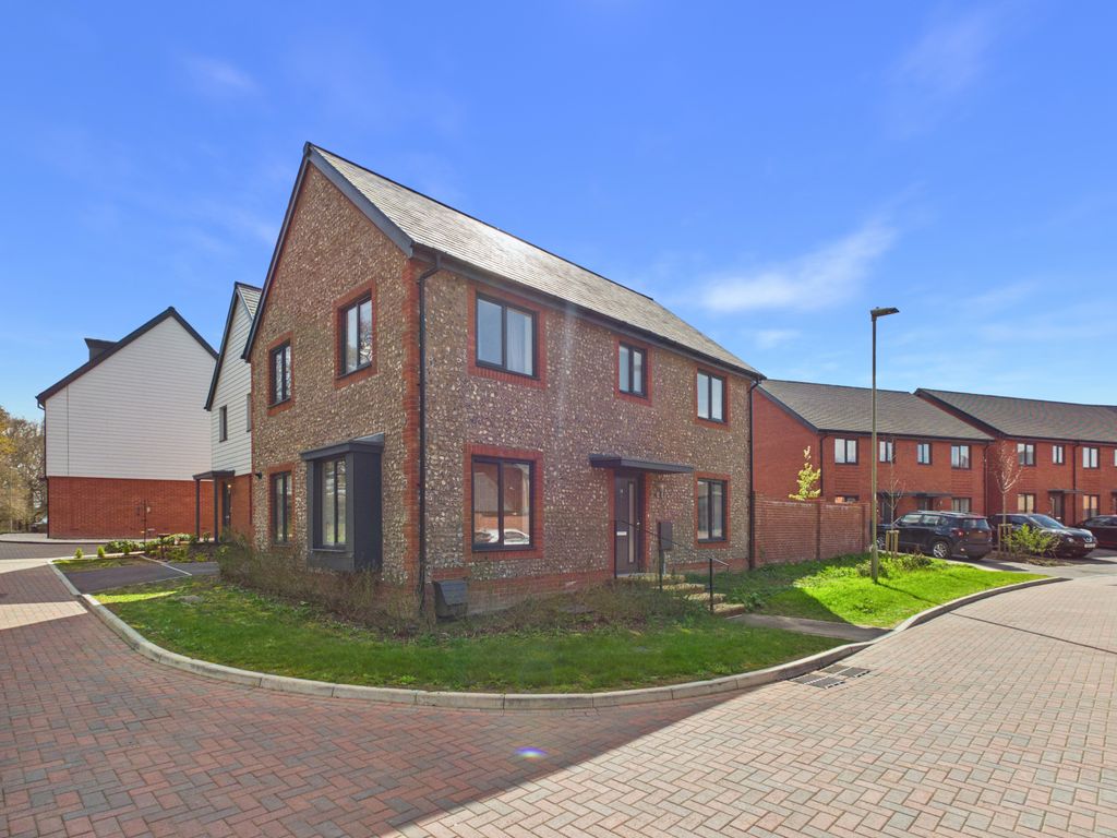 Property photo 1 of 15 4Â Bedroom Detached House For Rent