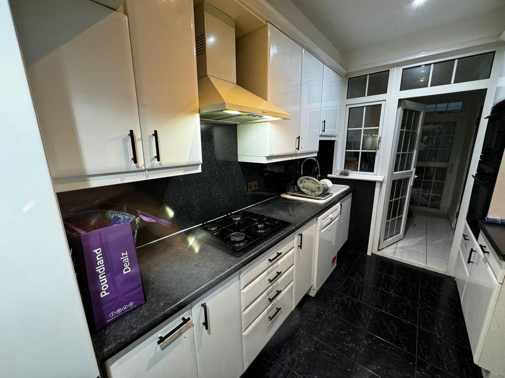 Property photo 3 of 16 Gallery