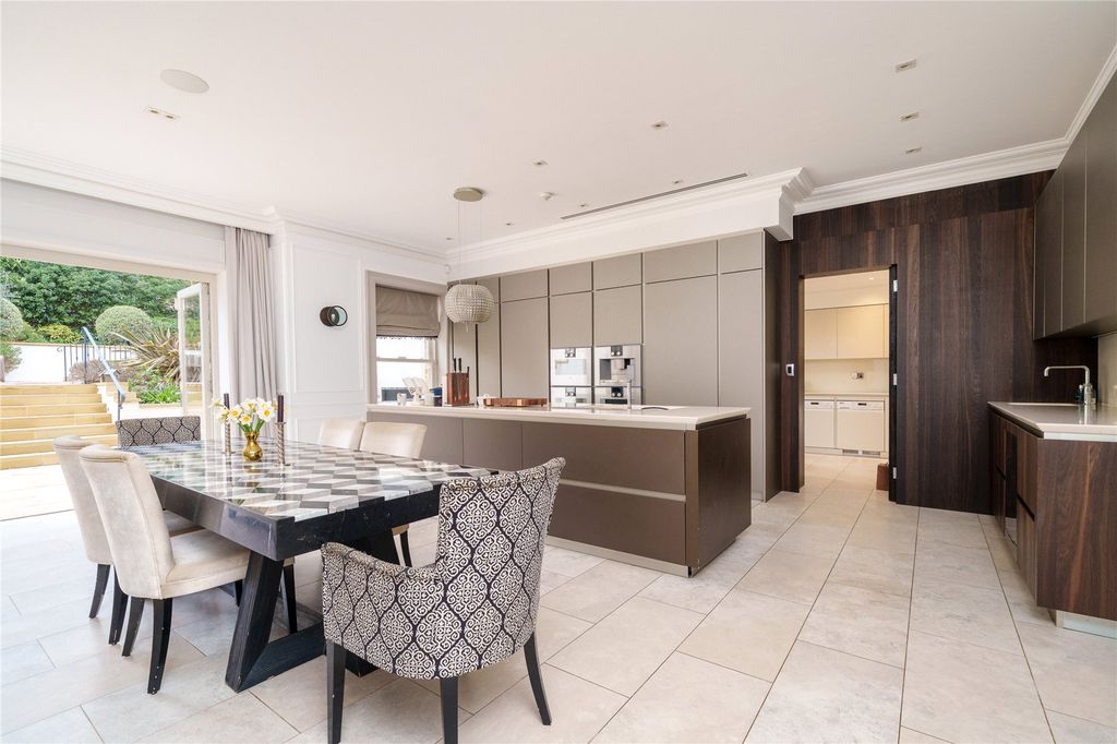 Property photo 3 of 25 Kitchen/Dining